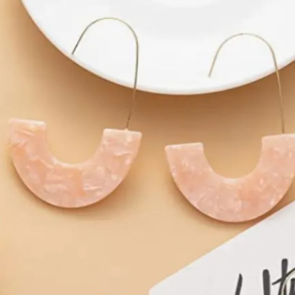 Women's Handmade Boho Lightweight Acrylic Drop Earrings Light Pink